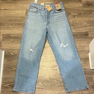Levi’s Ribcage Straight Ankle – Light Wash Distressed, Size 28 NWT